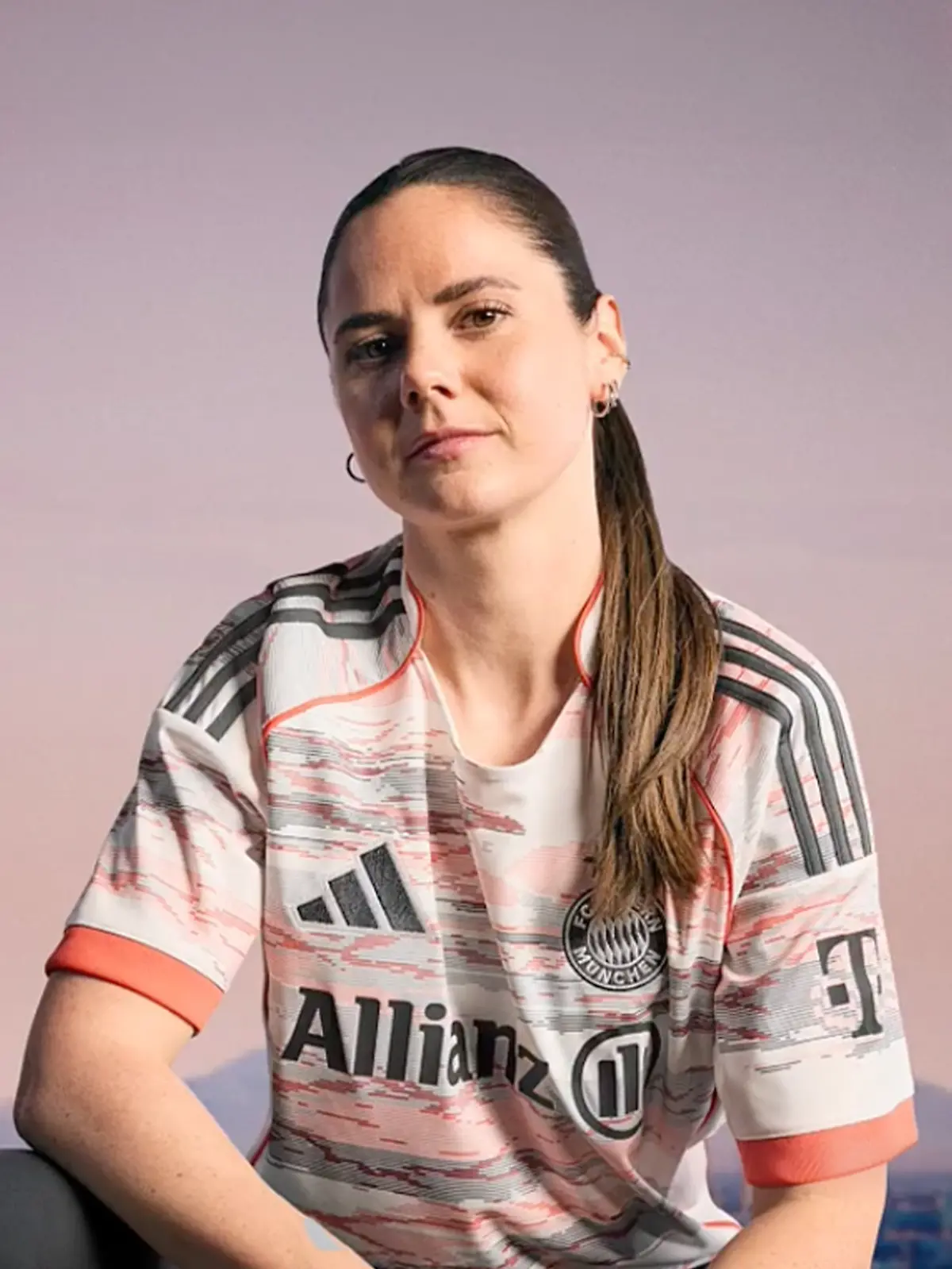 Bild zu: "Bayern München enthüllt Auswärtstrikot – schnappt es euch!"