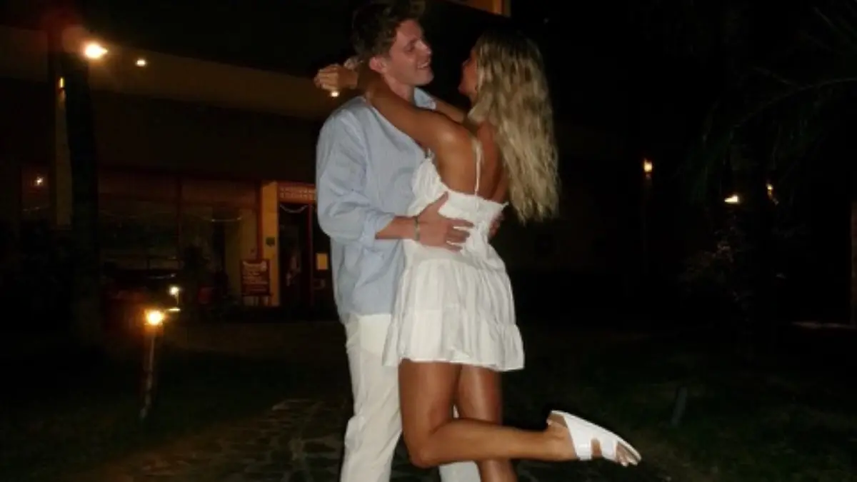 Super verliebt und nun zeigen sie es der Öffentlichkeit: Lennart und seine Celine im Urlaub