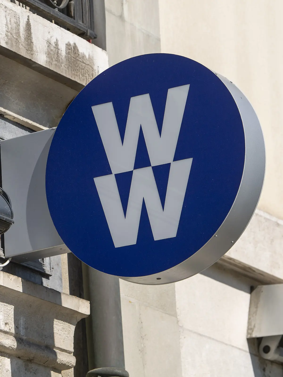 Das Logo von Weight Watchers WW wird am Samstag, den 30. Mai 2020, auf der Fassade eines Shops der Gruppe in Genf fotografiert. 