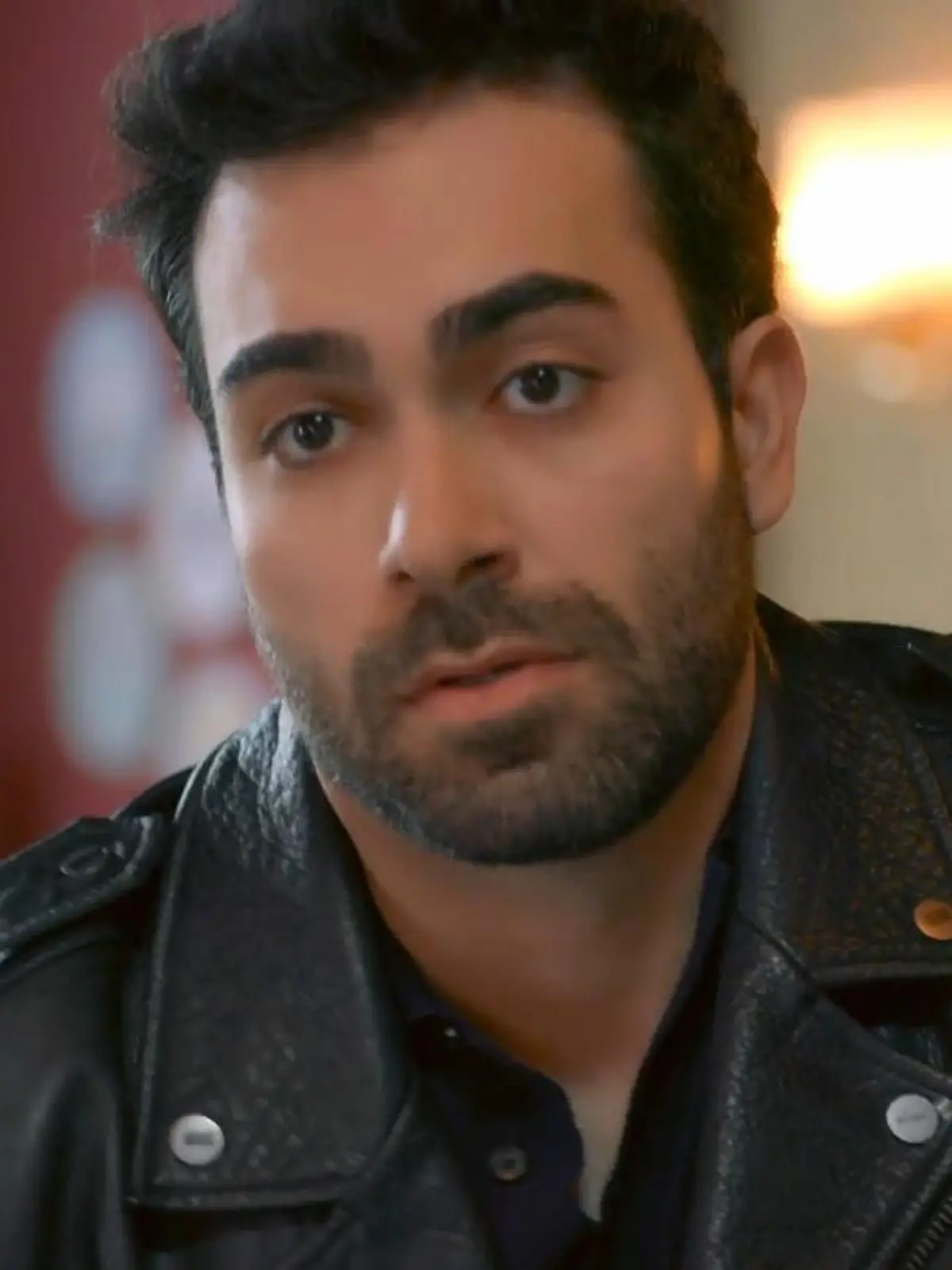 Unter uns: Baris bittet Theo um einen dubiosen Gefallen