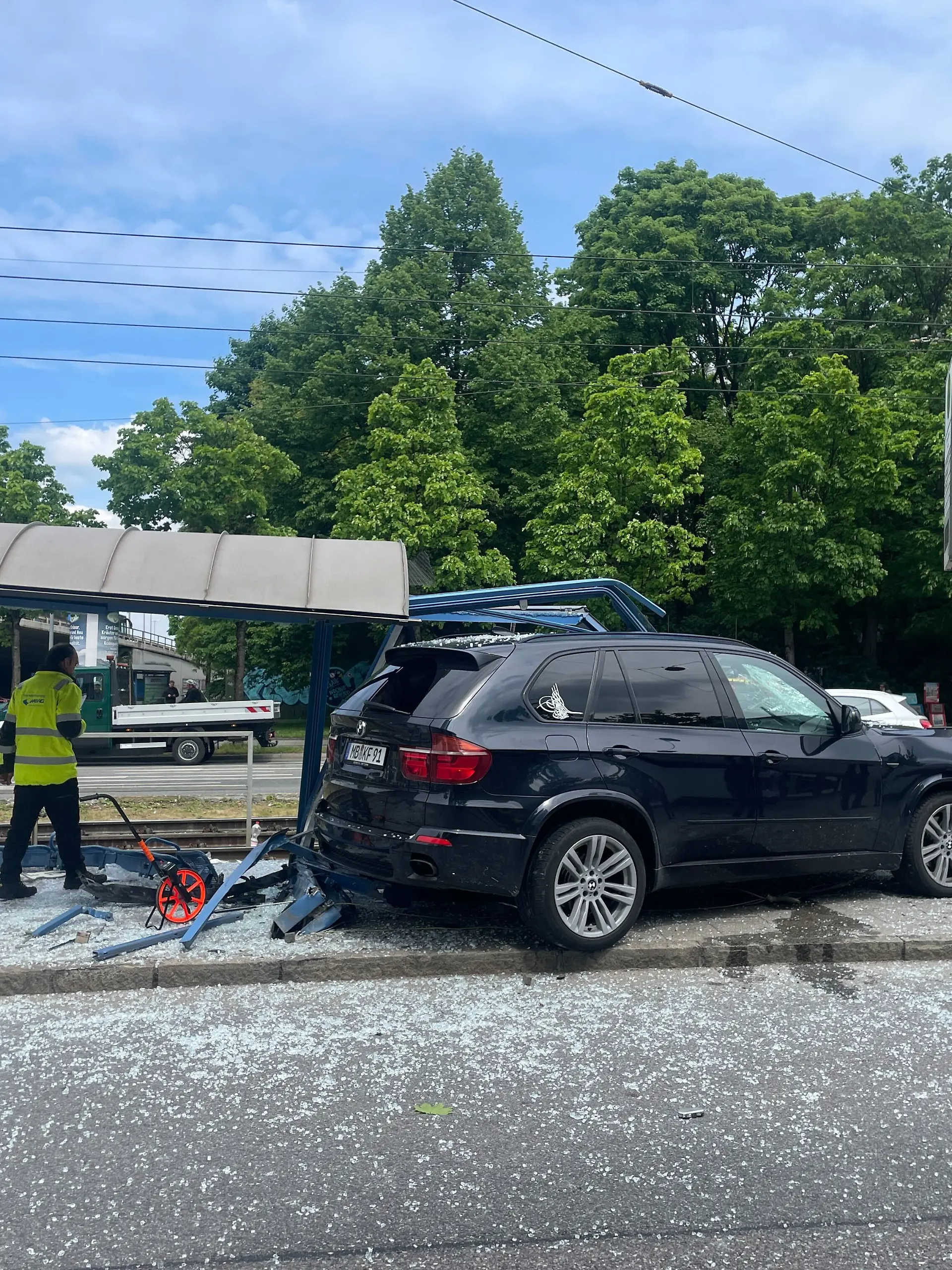 Bild zu: "Zweites Todesopfer nach Unfall an Straßenbahn-Haltestelle"