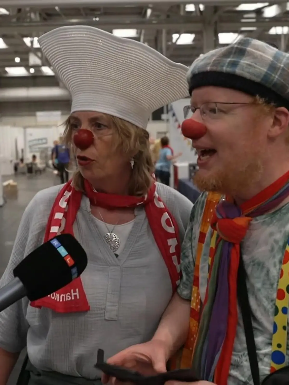 Bild zu: "Stefan Raabs Team checkt den evangelischen Kirchentag aus"