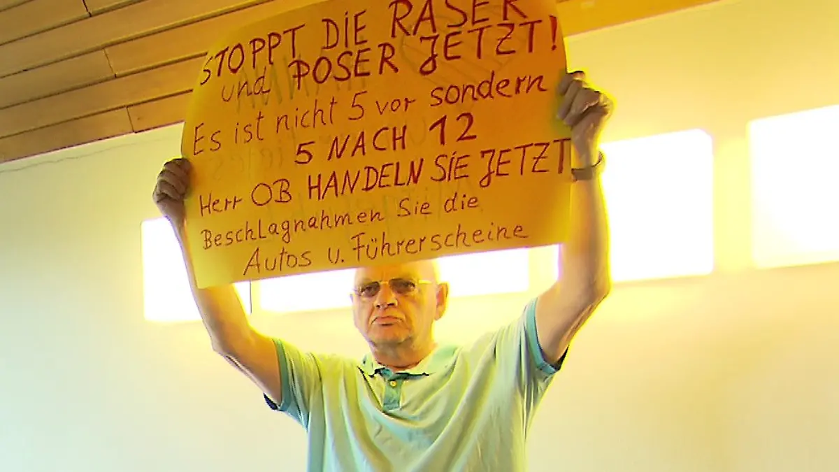 Nach dem Tod von Hanna (19) fordert ein Anwohner „Stoppt die Raser und Poser jetzt! Es ist nicht 5 vor sondern 5 nach 12”.