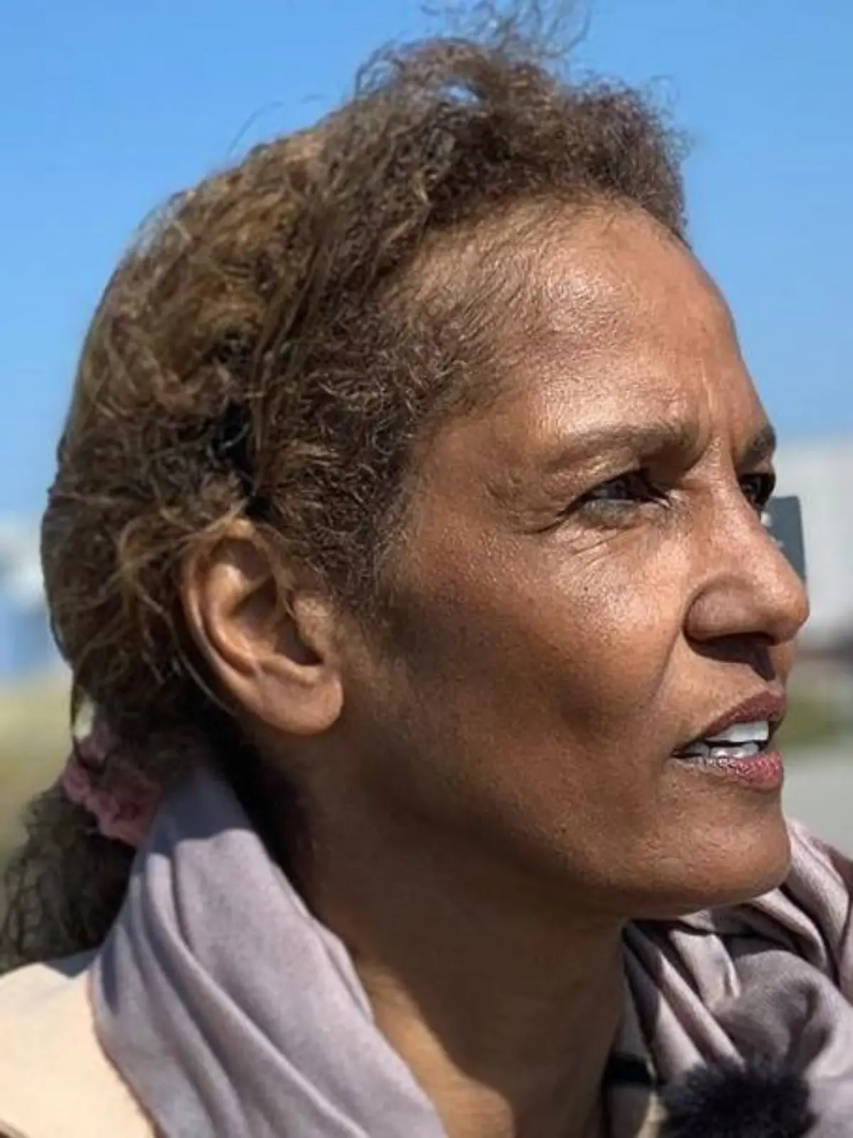 Nadja abd el Farrag hat nun einen Job als Kellnerin.
