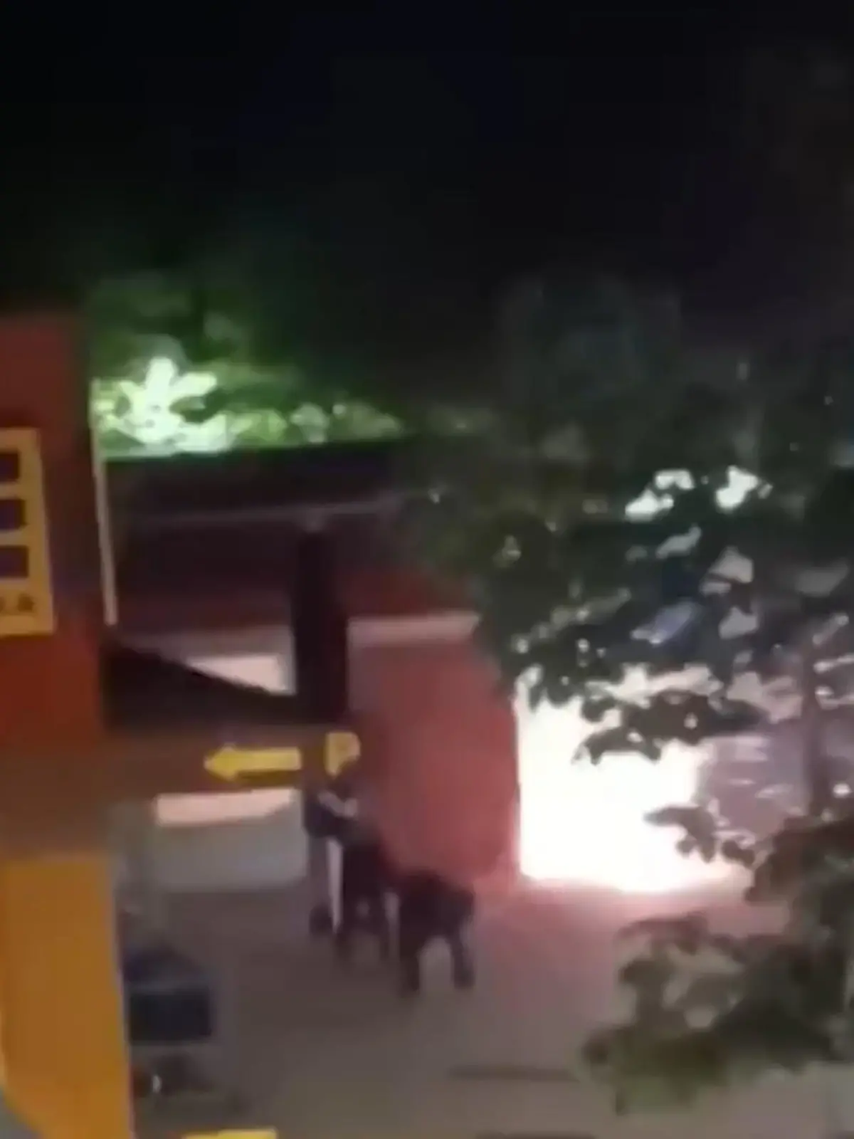 Bild zu: "Augenzeuge filmt! Hier fliegt der Geldautomat in die Luft "