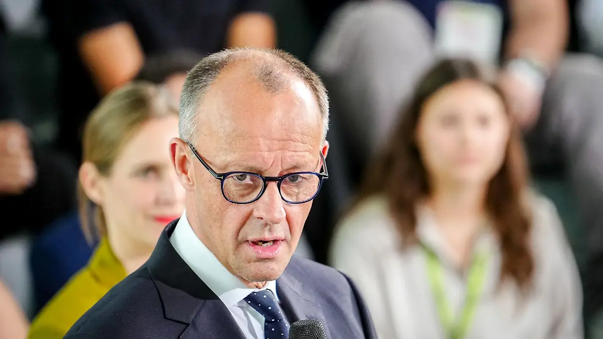 Es gibt einen neuen Papst - und Bundeskanzler Friedrich Merz gehört zu den ersten Gratulanten.