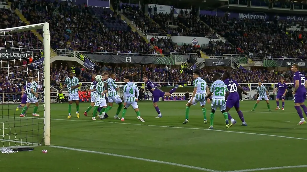 Gosens-Kopfball wie ein Rammbock Fiorentina meldet sich zurück