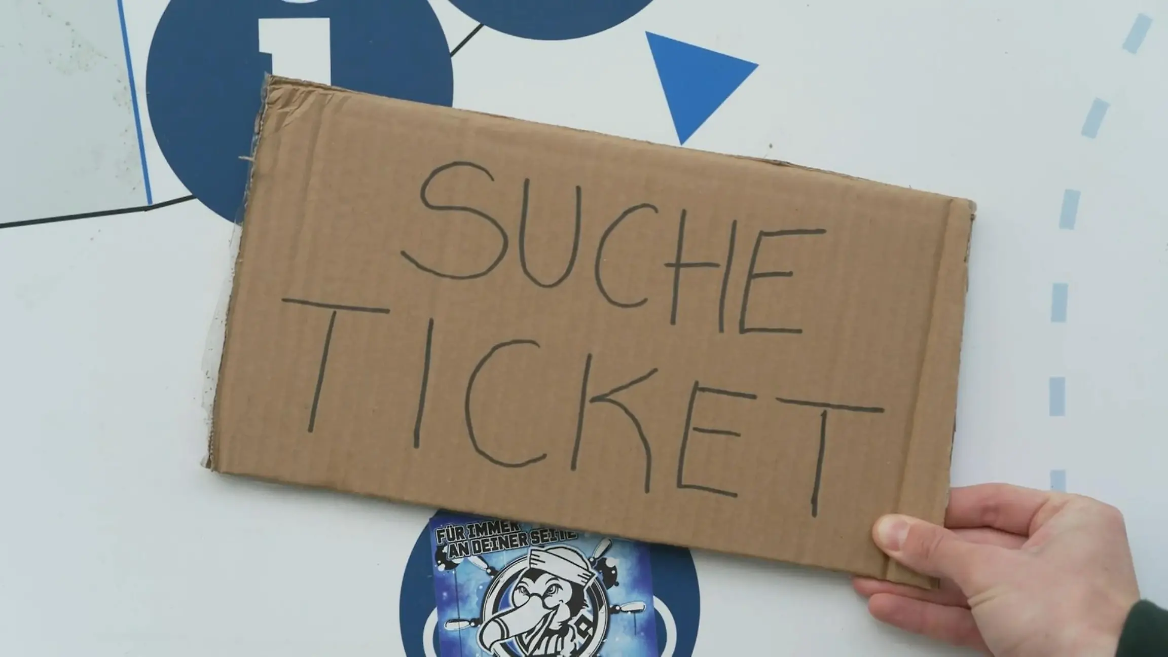 Riesen-Run auf Heimspiel! HSV-Fans geben ALLES für Tickets Trikot oder Playstation als Tausch