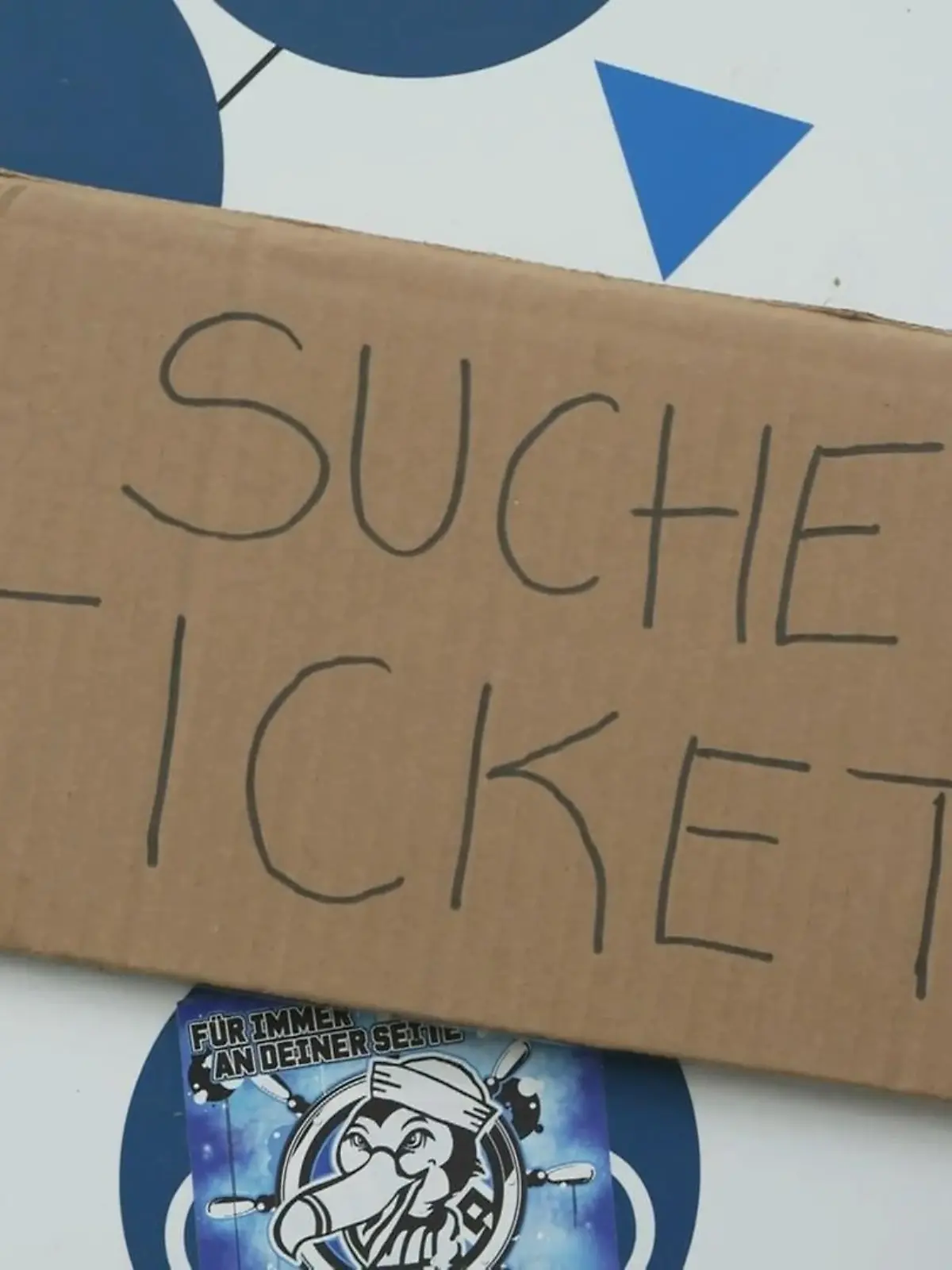 Bild zu: "Riesen-Run auf Heimspiel! HSV-Fans geben ALLES für Tickets"