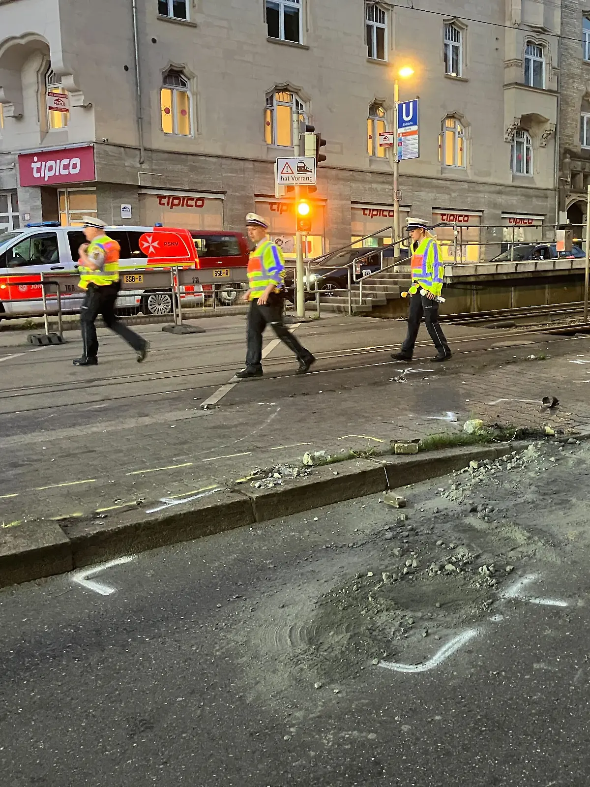Bild zu: "Unschuldiger wird bedroht – weil er für den Stuttgarter Unfallfahrer gehalten wird"
