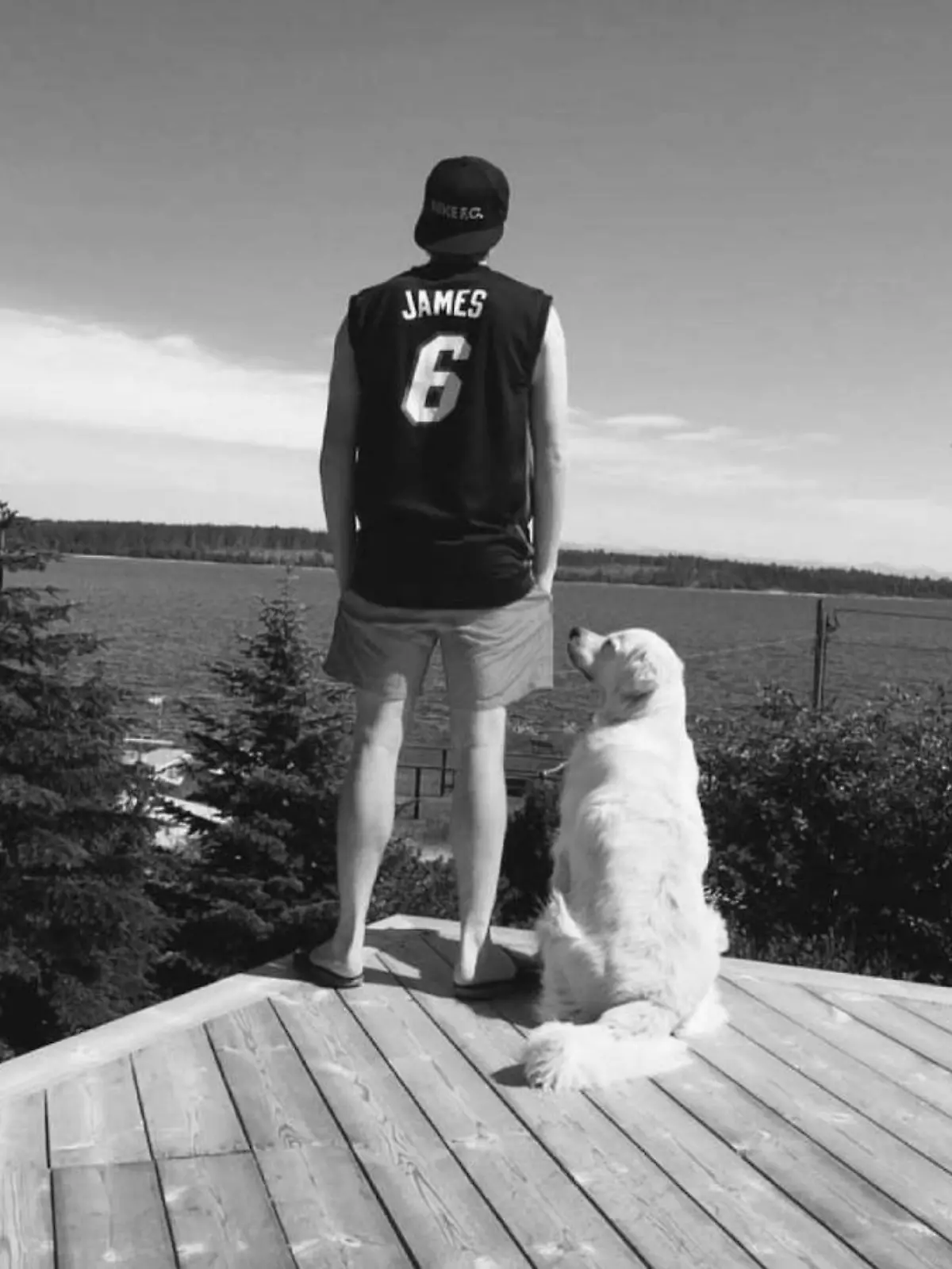 Emil Forsberg mit seinem Hund Roffe.