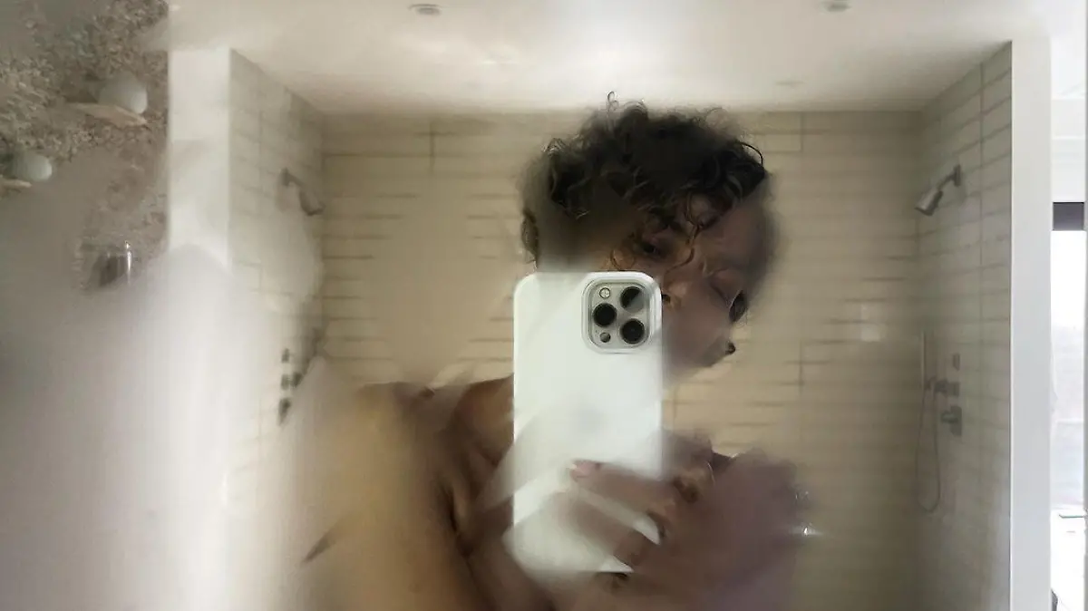 Halle Berry nimmt uns mit unter die Dusche.
