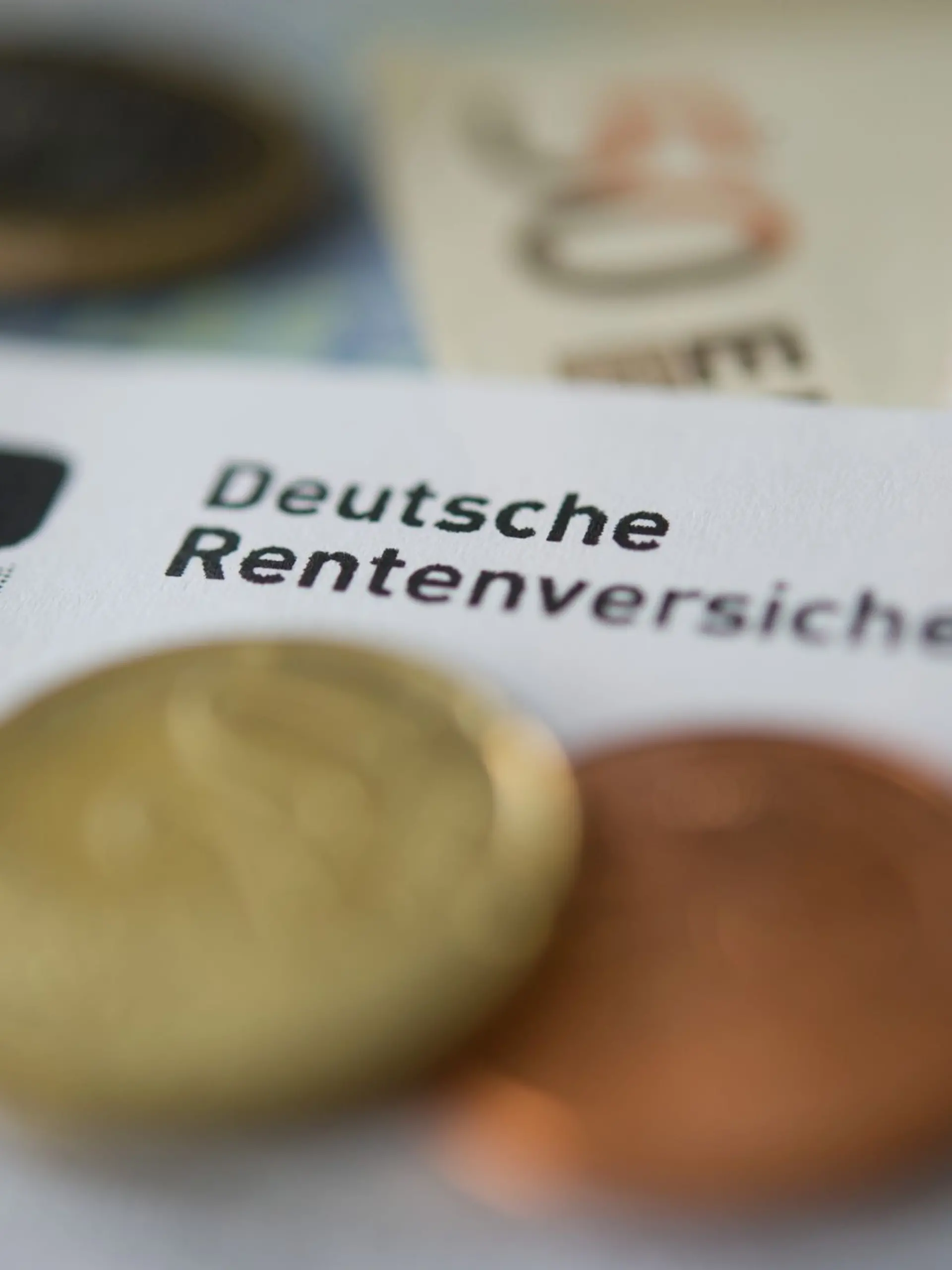 Bild zu: "Müssen Beamte und Selbstständige bald auch in die Rentenkasse einzahlen? "