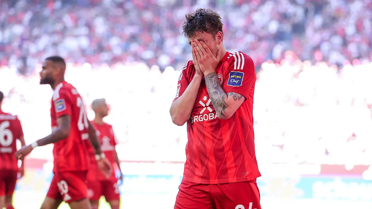 Dawid Kownacki wird nach seinem Tor gegen Schalke von seinen Emotionen übermannt.
