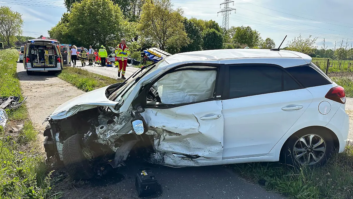 Zwei Frauen sterben nach einem Frontalcrash unweit von Wedel.
