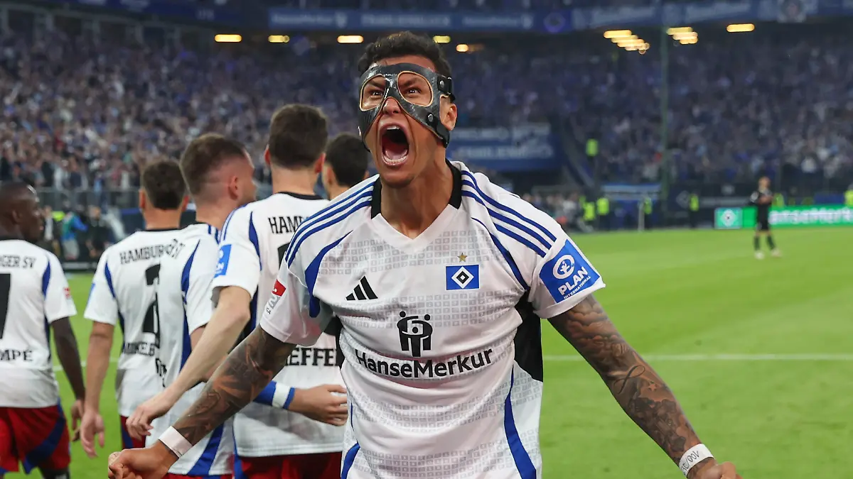 HSV-Torjäge Davie Selke schreit seine Freude heraus.