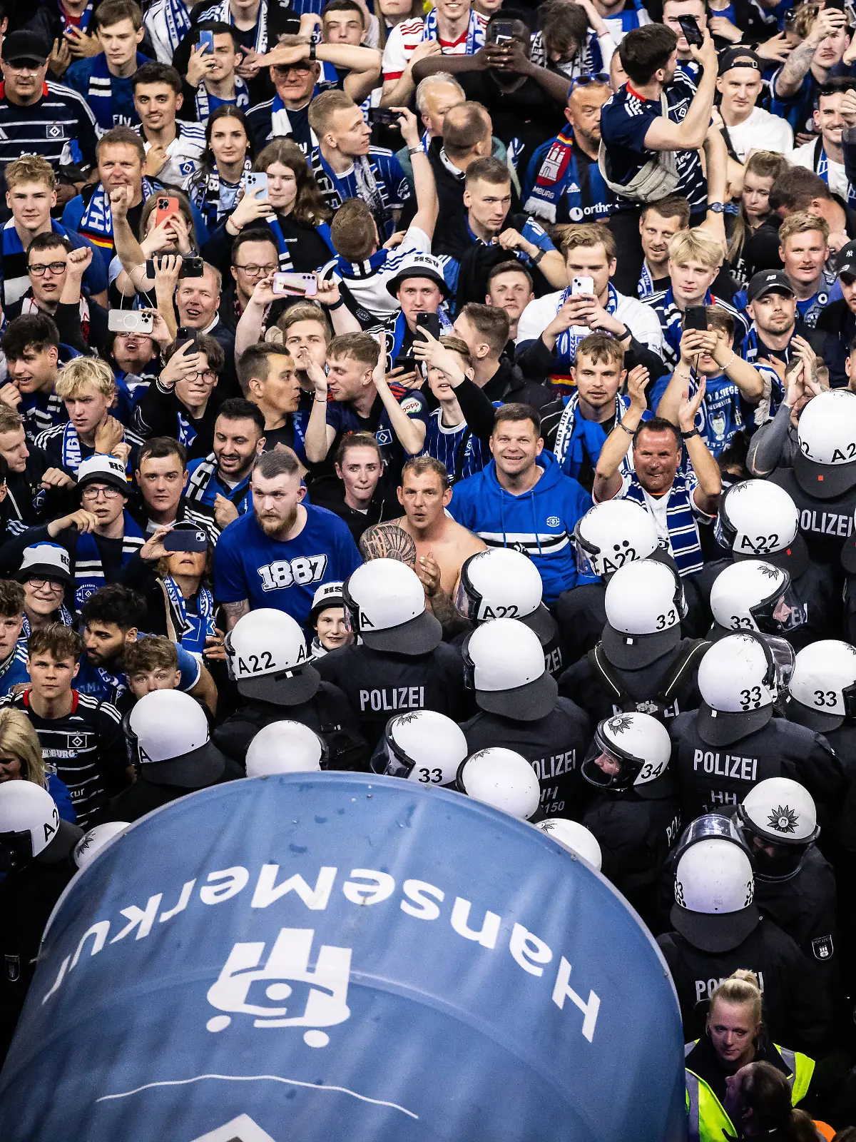 Bild zu: "Viele Schwerverletzte bei HSV-Aufstieg"