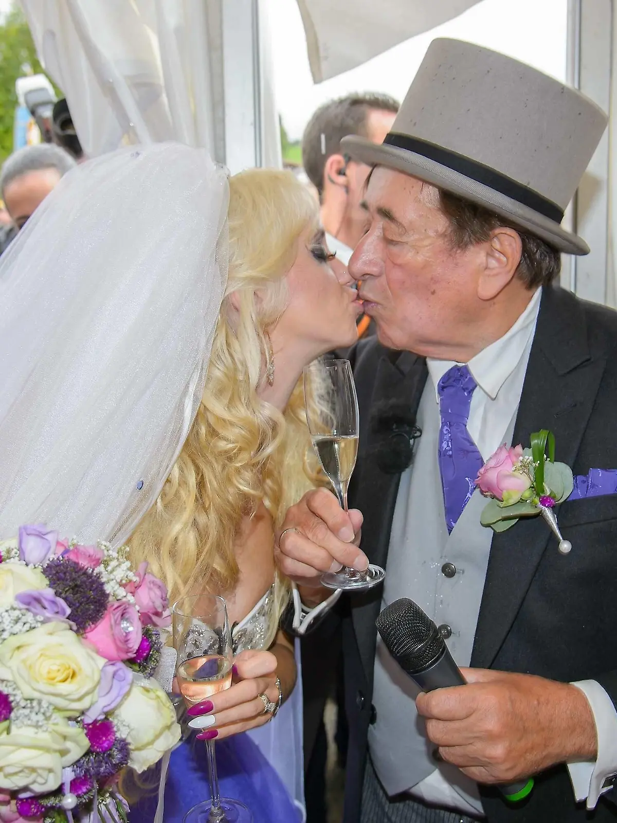 Richard Lugner Hochzeit mit Cathy SCHMITZ Hochzeit Heirat Trauung Lugner, Schloss Schönbrunn, Wien, 13.9.2014, Hochzeit Richard und Cathy LUGNER (Schmitz) stars PUBLICATIONxNOTxINxAUT 17542502Richard LUGNER Wedding with Cathy Schmitz Wedding Marriage Wedding ceremony LUGNER Castle Schoenbrunn Vienna 13 9 2014 Wedding Richard and Cathy LUGNER Schmitz Stars PUBLICATIONxNOTxINxAUT 17542502