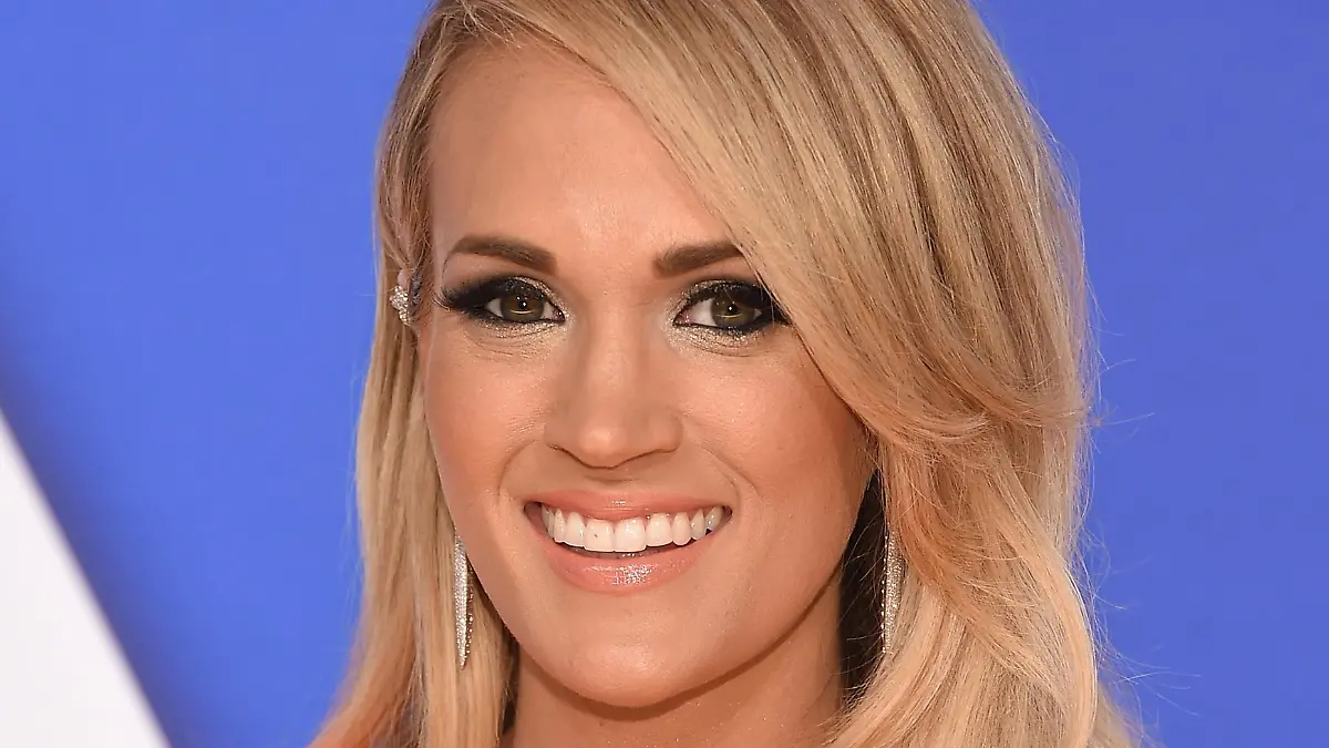 NASHVILLE, TN - NOVEMBER 04:  Singer-songwriter Carrie Underwood attends the 49th annual CMA Awards at the Bridgestone Arena on November 4, 2015 in Nashville, Tennessee.  (Photo by Michael Loccisano/Getty Images)