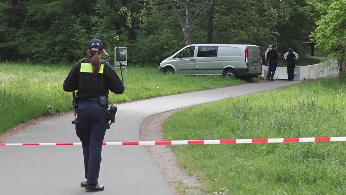 Sie Wollen Aus Einem Grundstück über Den Gehweg Vermisster Pawlos aus Weilburg: Dieses Video soll den Jungen (6) zeigen