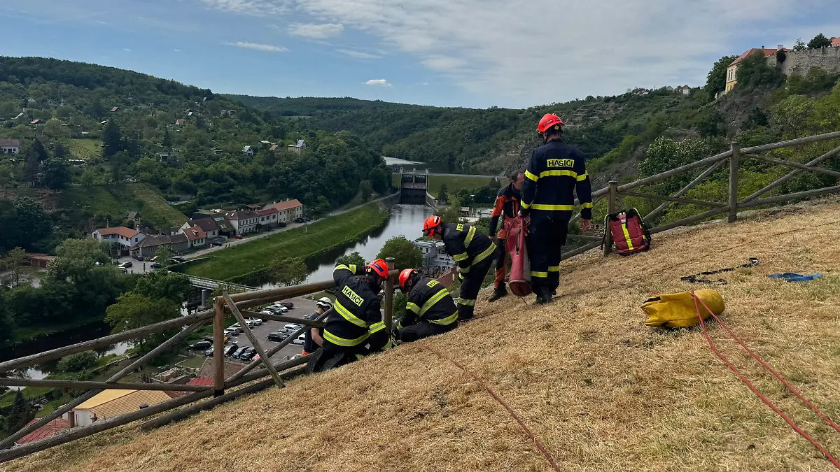 Der Ausflug zur tschechischen Burg endete für eine Frau im Krankenhaus.