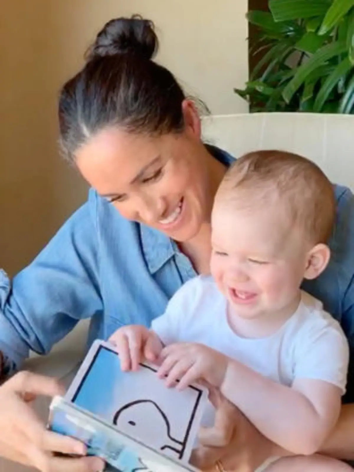 Britain's Meghan Markle, Duchess of Sussex, holds her son Archie, in California, U.S., May 2020, in this screen grab taken from a handout video.  SAVE THE CHILDREN/Handout via REUTERS THIS IMAGE HAS BEEN SUPPLIED BY A THIRD PARTY. MANDATORY CREDIT. NO RESALES. NO ARCHIVES