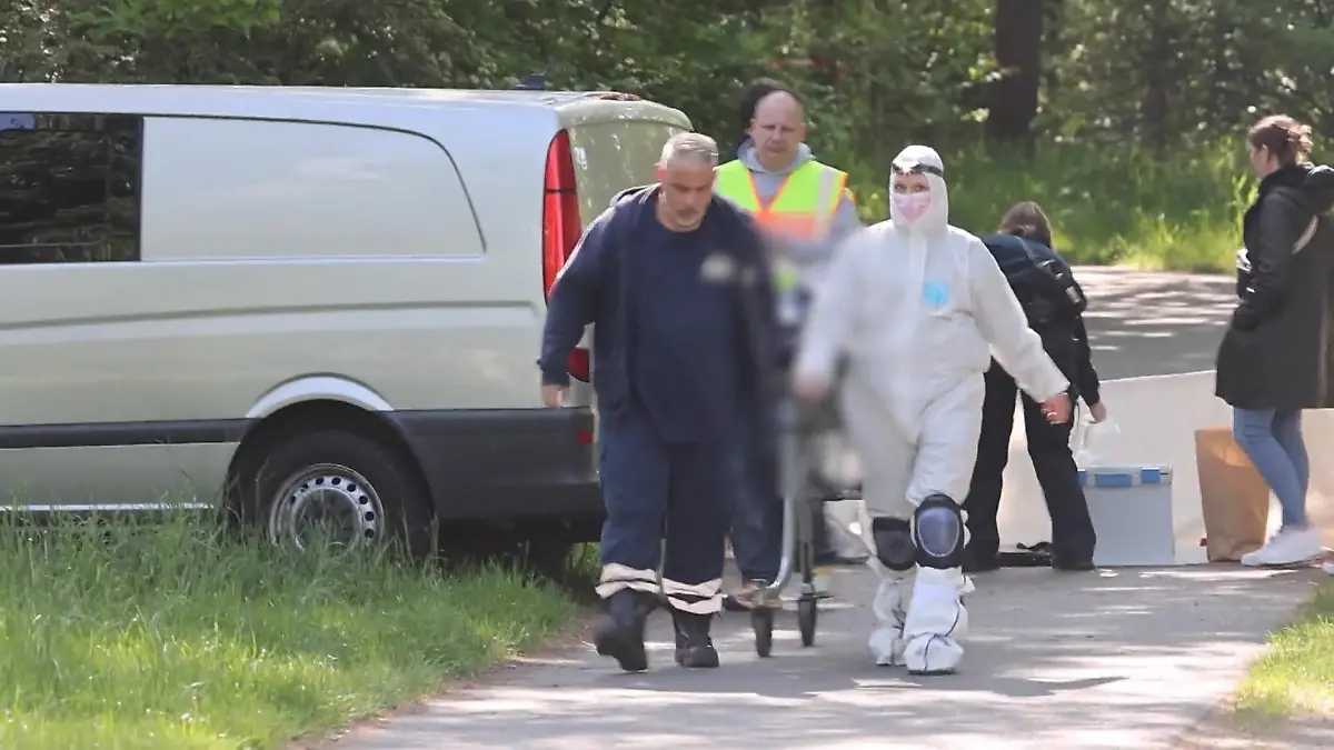 Sie Wollen Aus Einem Grundstück über Den Gehweg Vermisster Pawlos aus Weilburg: Dieses Video soll den Jungen (6) zeigen