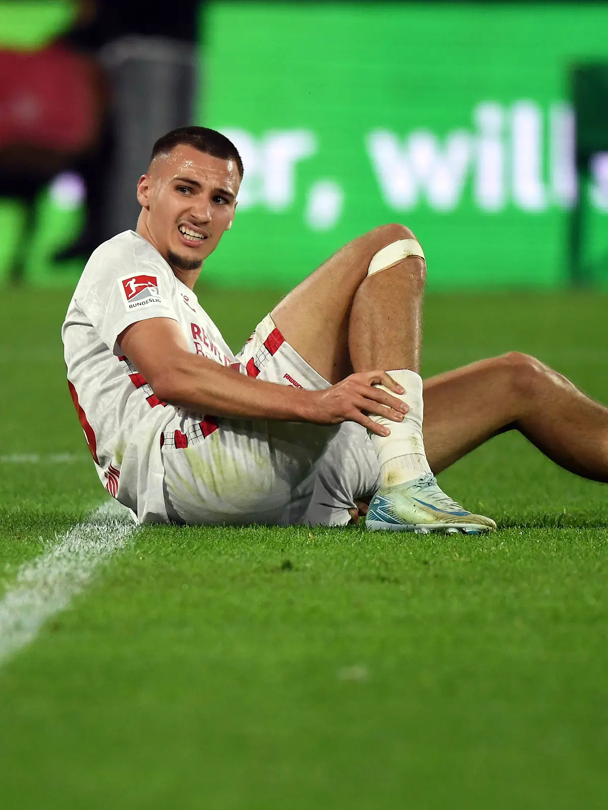 Bild zu: "Stark alkoholisiert und verprügelt – Bundesliga-Star ins Krankenhaus eingeliefert"