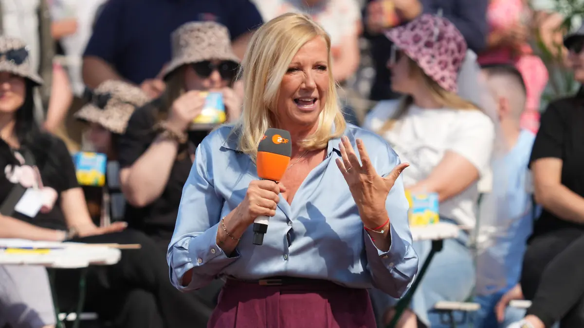 Beim ZDF-Fernsehgarten am 11. Mai 2025 erntete Moderatorin Andrea Kiewel Zorn aus dem Publikum.