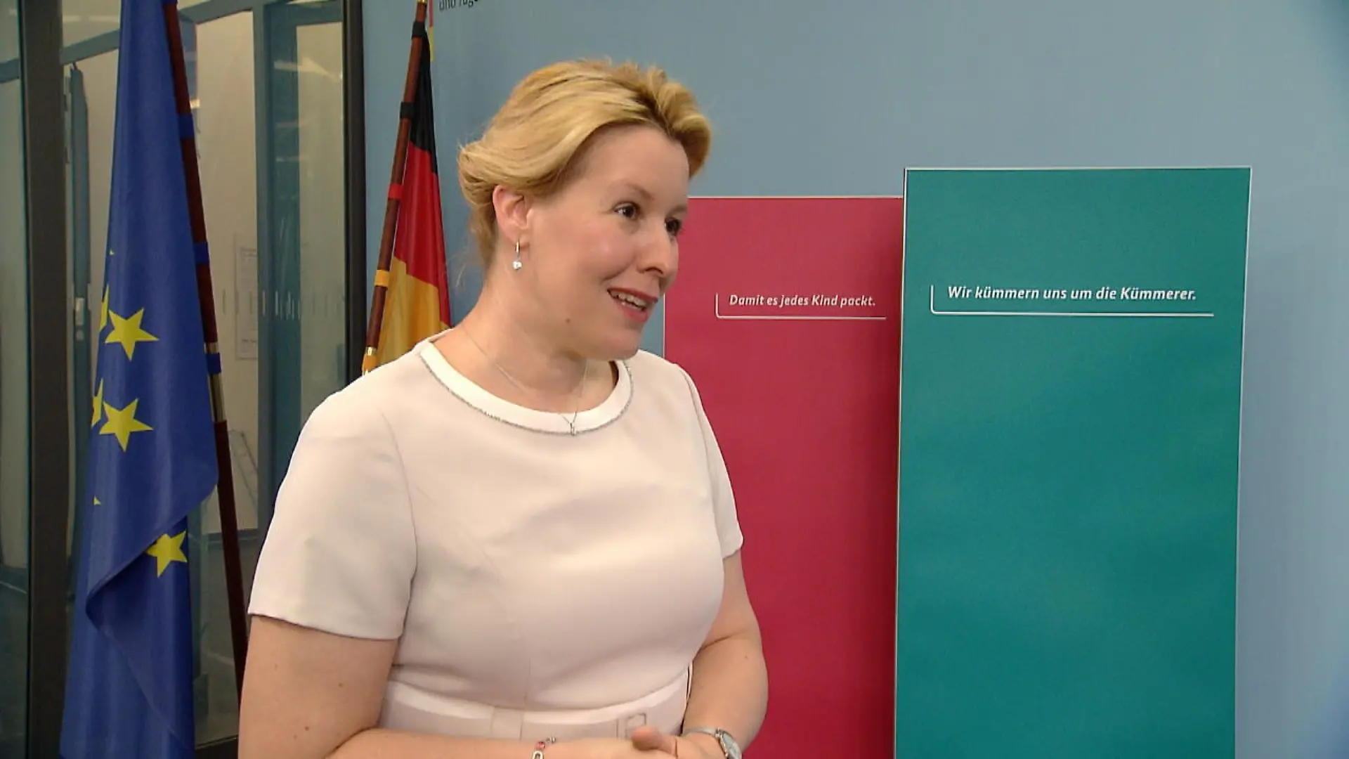Franziska Giffey stellt sich User-Fragen Familienministerin Franziska Giffey