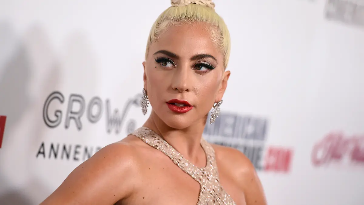ARCHIV - 29.11.2018, USA, Beverly Hills: Lady Gaga, amerikanischer Pop-Star, kommt zur Verleihung des American Cinematheque Awards. (zu dpa «Lady Gaga zeigt sich als «Gucci»-Ehefrau - mit Adam Driver») Foto: Jordan Strauss/Invision/AP/dpa +++ dpa-Bildfunk +++