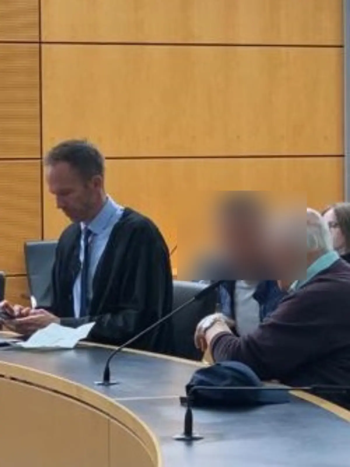 Im April 2024 fallen Schüsse in der Rüsselsheimer Innenstadt – später stirbt das Opfer im Krankenhaus. Das Landgericht Darmstadt hat jetzt ein Urteil gesprochen.