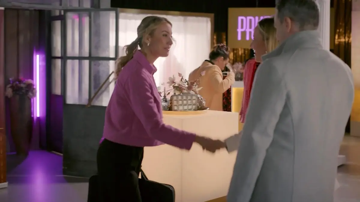 Hier die erste Szene von Anna-Carina Woitschack sehen AWZ-Spoiler!