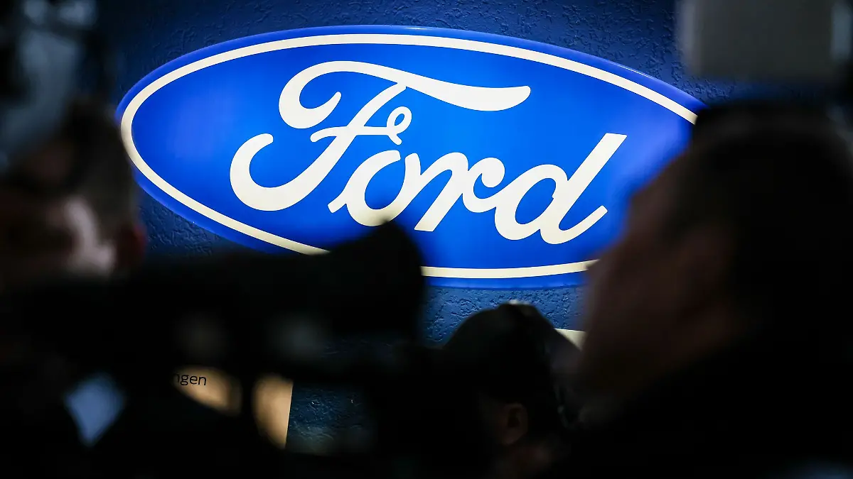Das Ford-Logo im strahlenden Blau - wie geht es weiter mit dem Autobauer in Deutschland? (Archivbild)
