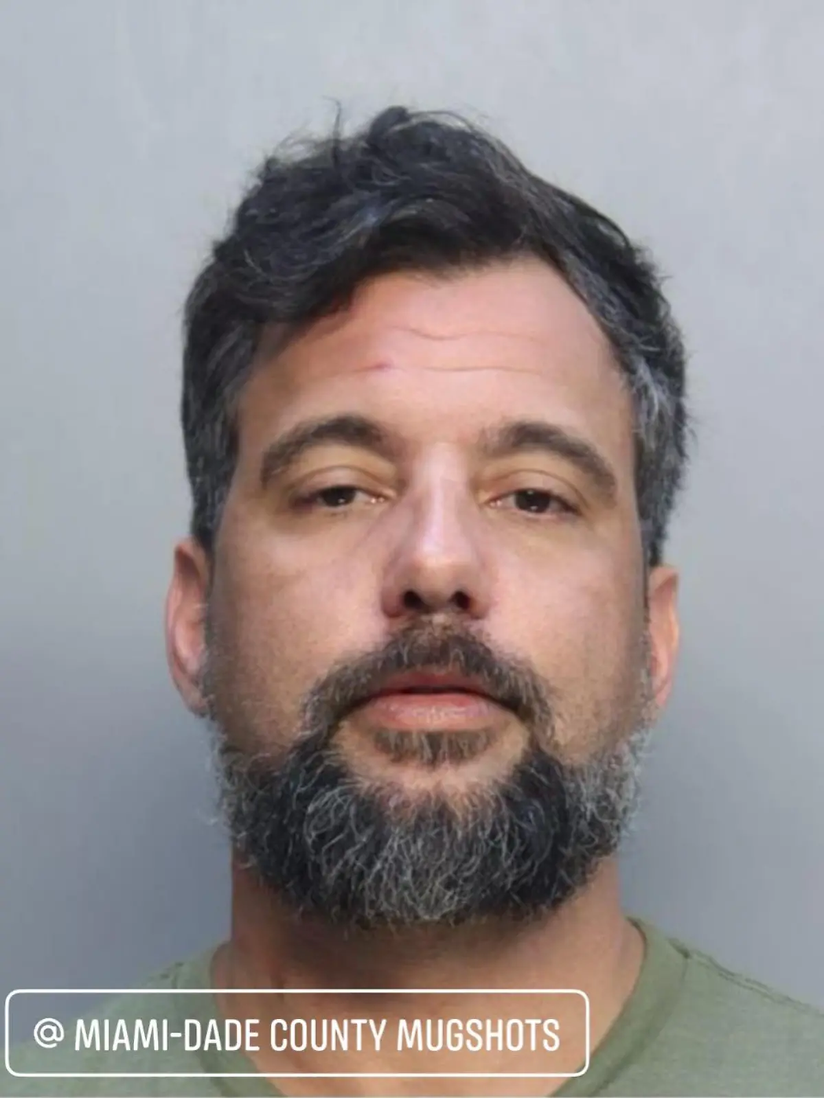 Zachary Perez (42) sitzt wegen schwerer Kindesmisshandlung hinter Gittern. Er soll seinen Stiefsohn zu Boden gedrückt und mit einem Ast geschlagen haben