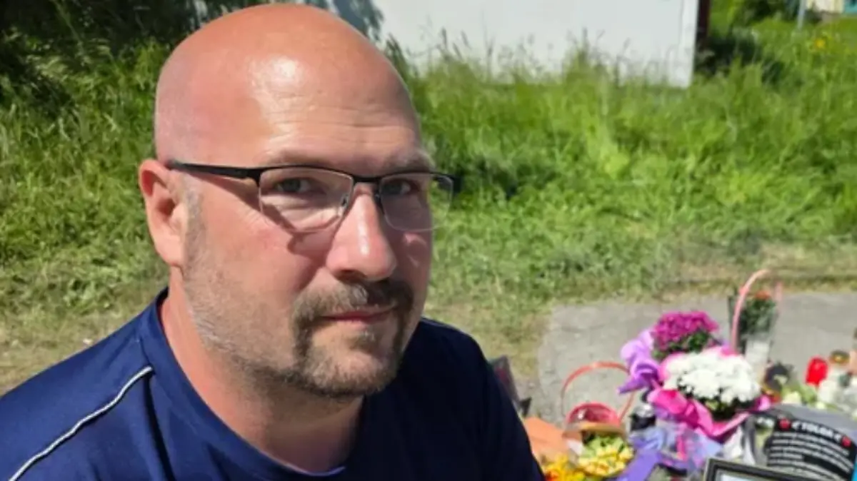 Spendenorganisator Daniel Buettinghaus und Tolgas Schwester trauern gemeinsam um den 14-Jährigen.