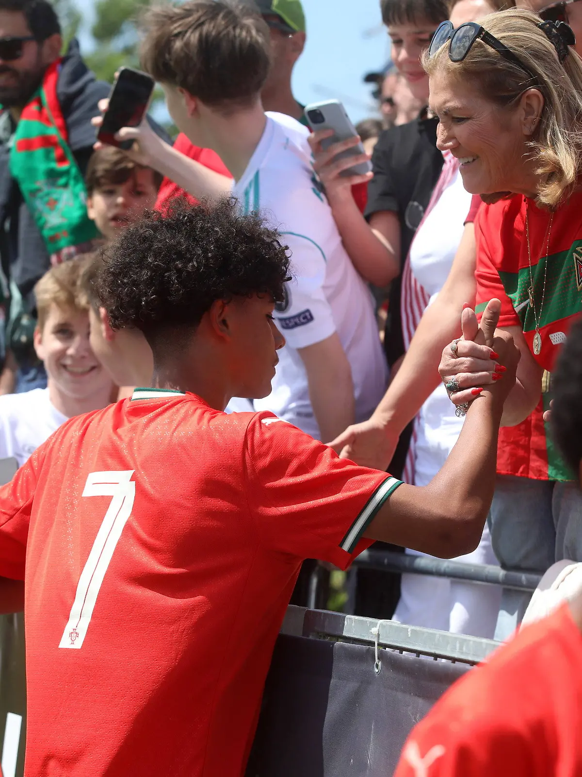 Cristiano Ronaldo Júnior mit seiner Oma Maria Dolores Dos Santos Aveiro