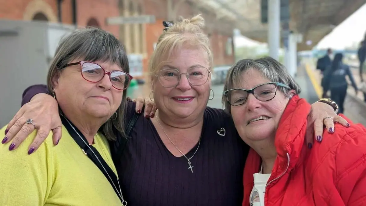 Die Schwestern Trish Caller und June Thompson hörten schon als Kinder von ihrer älteren Halbschwester Geraldine Ratcliffe, lernten sie jedoch nie kennen, bis ein DNA-Test alles veränderte.