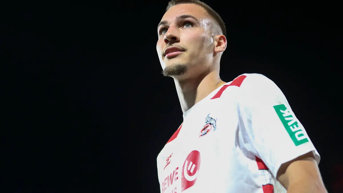 Tim Lemperle vom 1. FC Köln schaut während des Spiels der 2. Bundesliga zwischen 1. FC Köln und Jahn Regensburg im RheinEnergieStadion am 03. May 2025 in Köln