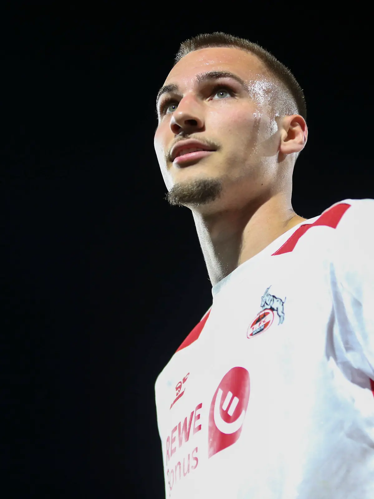 Tim Lemperle vom 1. FC Köln schaut während des Spiels der 2. Bundesliga zwischen 1. FC Köln und Jahn Regensburg im RheinEnergieStadion am 03. May 2025 in Köln
