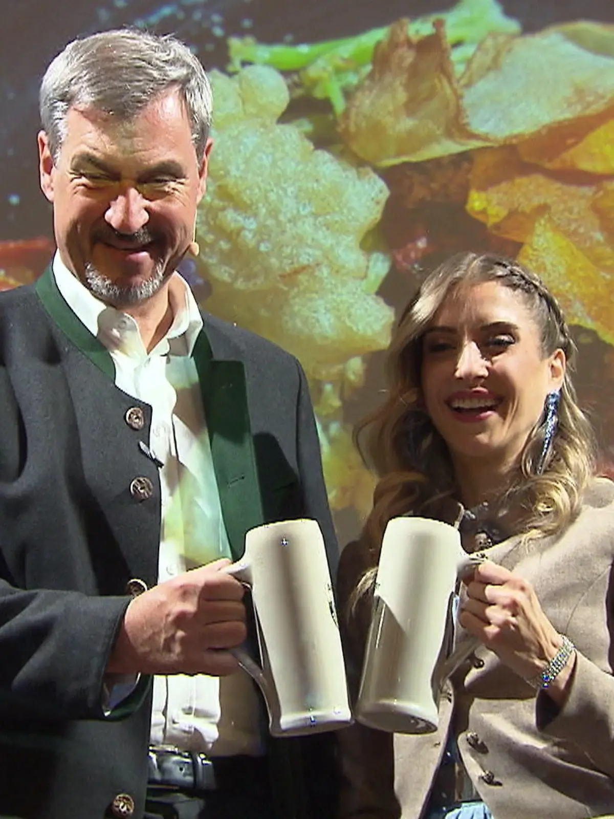 Bild zu: "Cathy Hummels flirtet mit Markus Söder – und der denkt nur an eines"