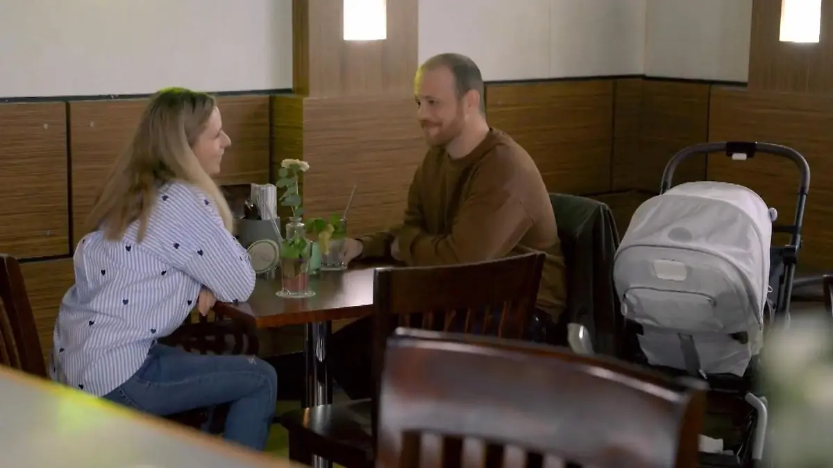 Tobias trifft sich "im Schiller" mit einer Frau „Unter uns“-Folge vom 23.05.25 auf RTL+