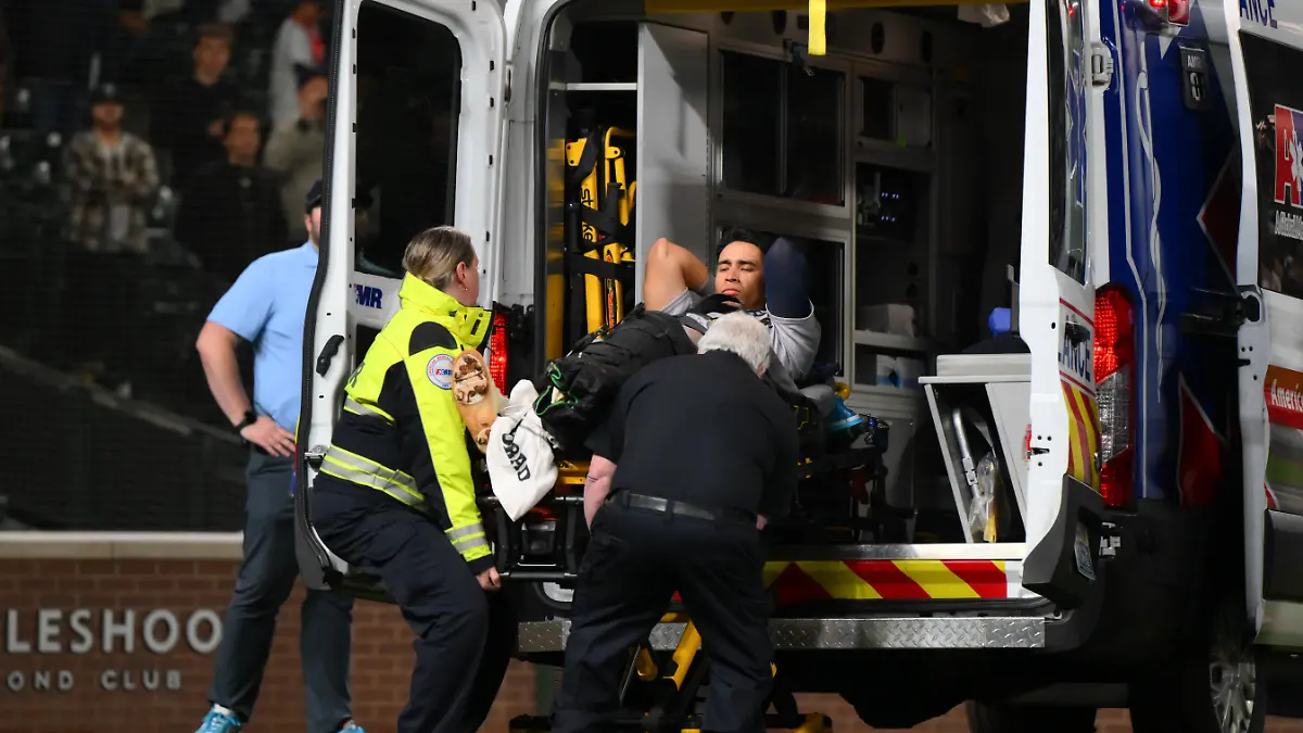 Oswaldo Cabrera auf dem Weg ins Krankenhaus