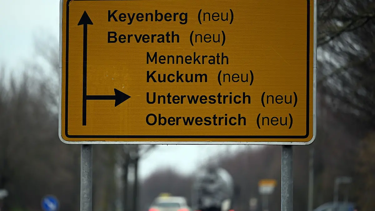 Die vor dem Abbaggern geretteten Dörfer Keyenberg, Kuckum und Berverath am Braunkohletagebau Garzweiler unterscheiden sich künftig durch ein vorgestelltes «Alt-» von den Umsiedlungsorten mit dem gleichen Ortsnamen.