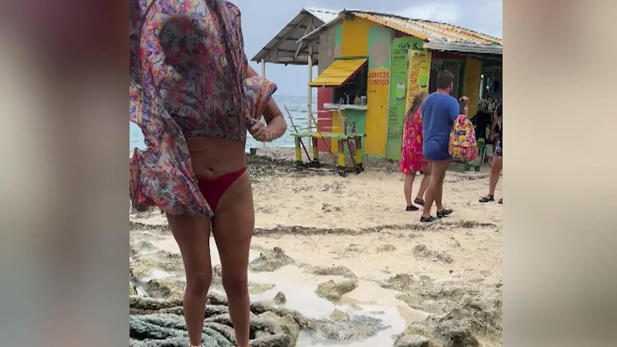 Kolumbien: Strand-Gebläse enthüllt Dessous! Frau plötzlich unten ohne