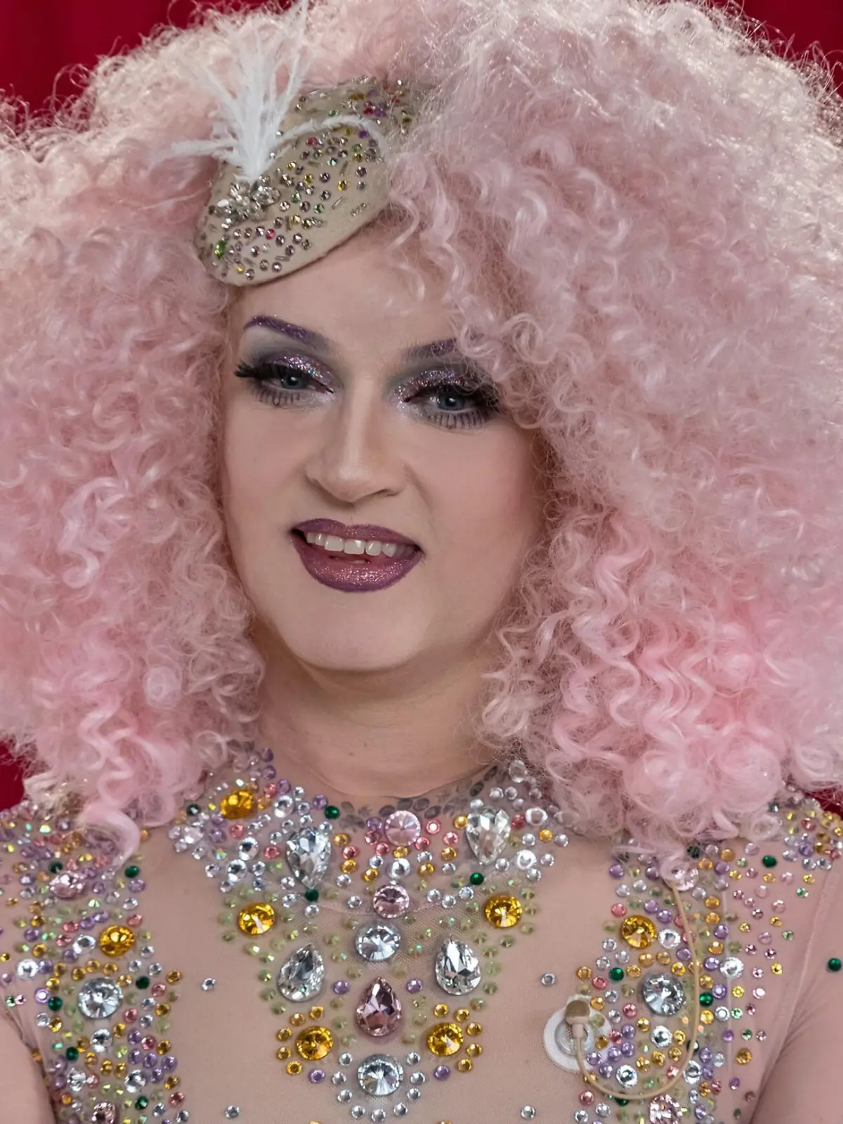 Sheila Wolf als funkelnde Drag-Queen.