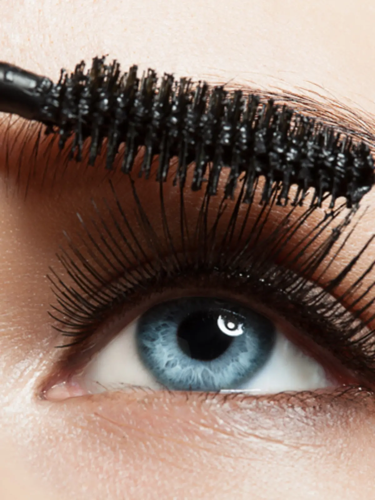 Bild zu: "Das sind die besten Wimperntuschen laut Make-up-Artist "