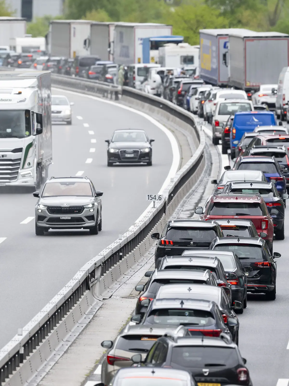 Bild zu: "Deutscher rast durch die Schweiz − jetzt droht ihm Gefängnis!"