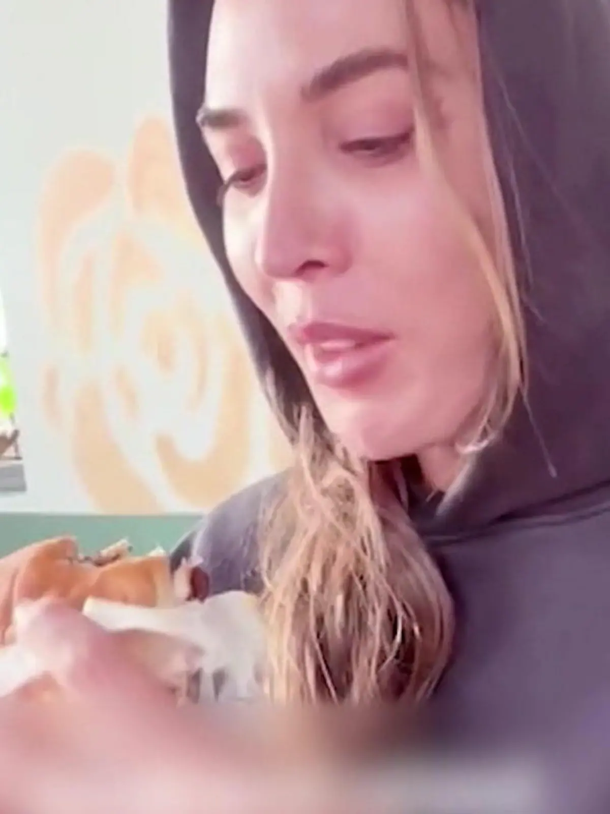 Bild zu: "Vegetarisch erzogen! Frau (36) isst zum ersten Mal Fleisch"