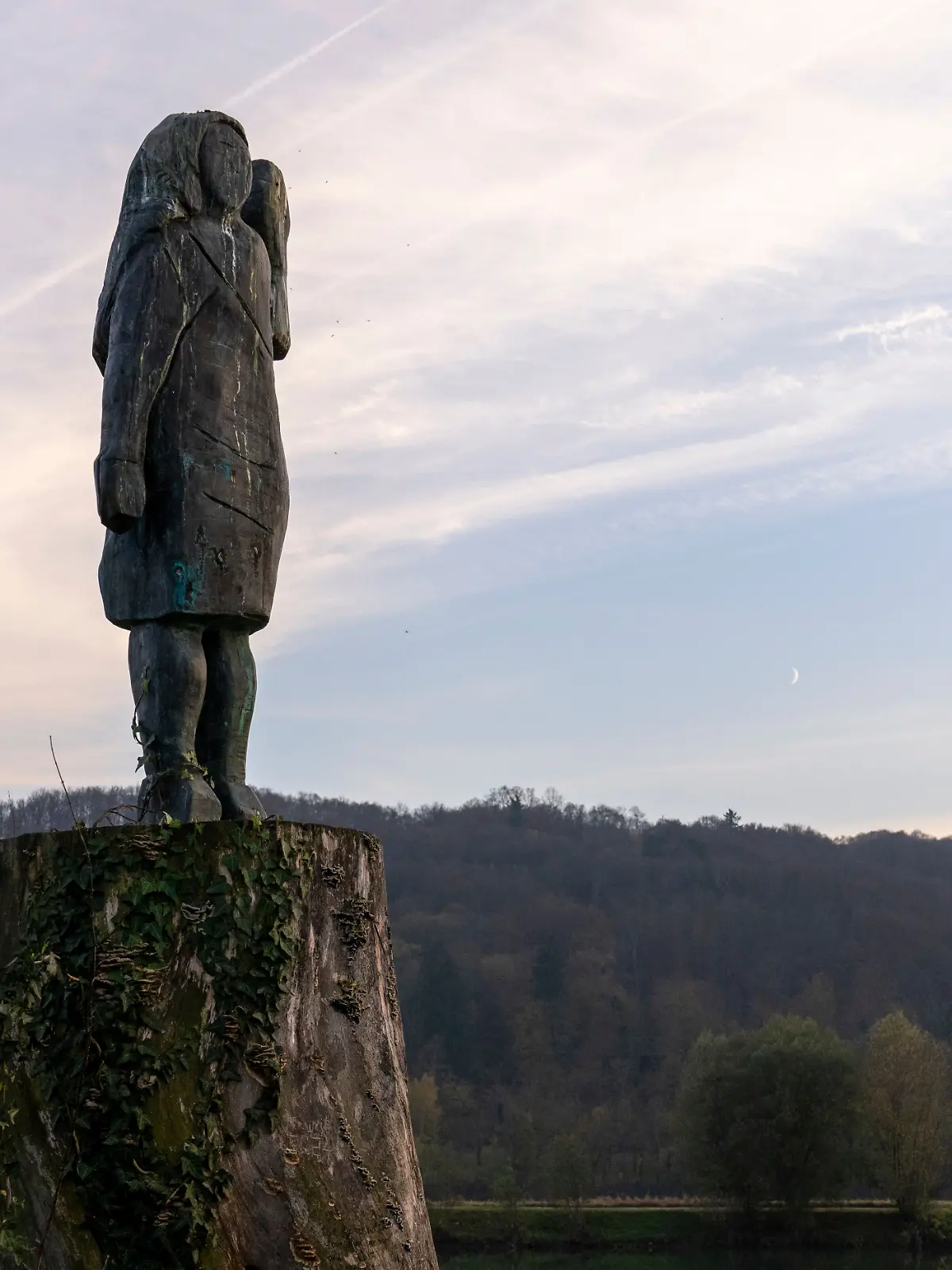 Bild zu: "Statue von Melania Trump in Slowenien gestohlen"